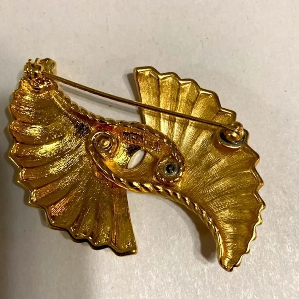 Monet vintage brooch